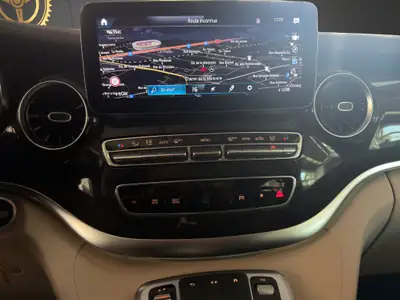 Mercedes-Benz Marco Polo Horizon V 250 D 4-Matic — Camping-car premium, toit ouvrant et caméra 360° — Miniature 16