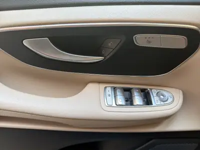 Mercedes-Benz Marco Polo Horizon V 250 D 4-Matic — Camping-car premium, toit ouvrant et caméra 360° — Miniature 27