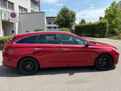 Hyundai i30 Break 1.6 CRDi — Diesel économique, 80000 km, prix négociable — côté