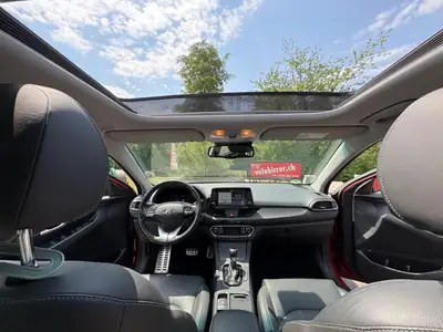 Hyundai i30 Break 1.6 CRDi — Diesel économique, 80000 km, prix négociable — intérieur