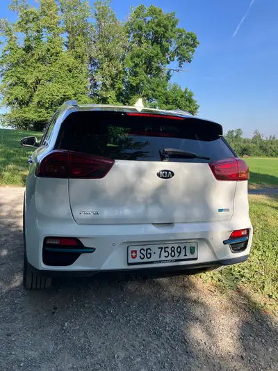 Kia e-Niro Style PLUS Electric — SUV électrique spacieux, 204 ch, parfait état — Heckansicht