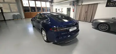 Tesla Model S 90 D — Berline électrique haute performance, Superchargeur inclus — intérieur