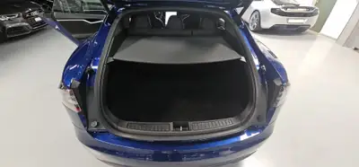 Tesla Model S 90 D — Berline électrique haute performance, Superchargeur inclus — Miniature 9