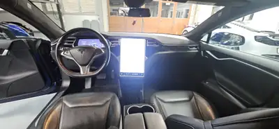 Tesla Model S 90 D — Berline électrique haute performance, Superchargeur inclus — Miniature 8