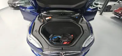 Tesla Model S 90 D — Berline électrique haute performance, Superchargeur inclus — Miniature 11