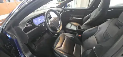 Tesla Model S 90 D — Berline électrique haute performance, Superchargeur inclus — Miniature 13