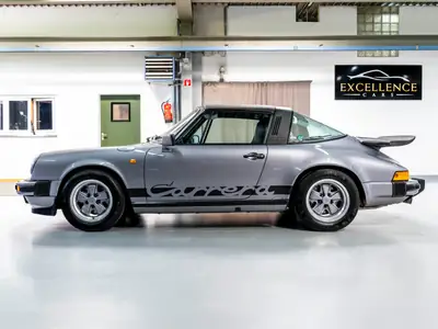 Porsche 911 Carrera 3.2 Targa Jubileé — Édition limitée 1/165, historique Porsche complet — détail