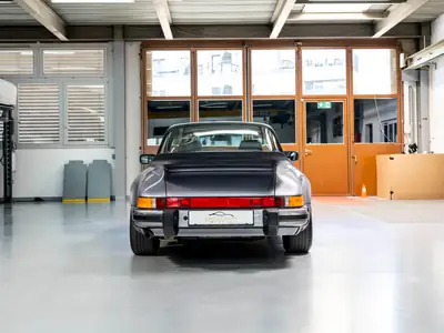 Porsche 911 Carrera 3.2 Targa Jubileé — Édition limitée 1/165, historique Porsche complet — Miniature 8