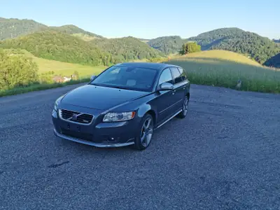 Volvo V50 T5 Summum R-Design AWD — Break dynamique, traction intégrale, 230 ch — vue extérieure