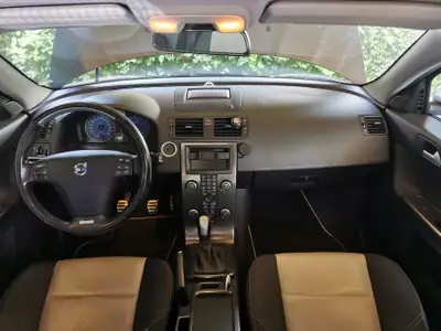 Volvo V50 T5 Summum R-Design AWD — Break dynamique, traction intégrale, 230 ch — détail