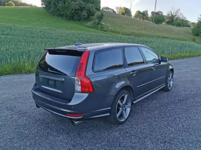 Volvo V50 T5 Summum R-Design AWD — Break dynamique, traction intégrale, 230 ch — tableau de bord