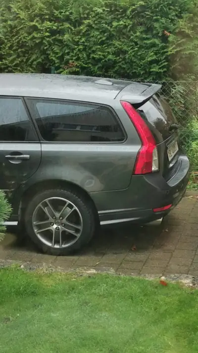 Volvo V50 T5 Summum R-Design AWD — Break dynamique, traction intégrale, 230 ch — Miniature 9