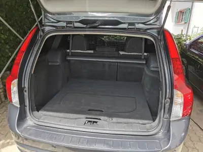 Volvo V50 T5 Summum R-Design AWD — Break dynamique, traction intégrale, 230 ch — Miniature 8