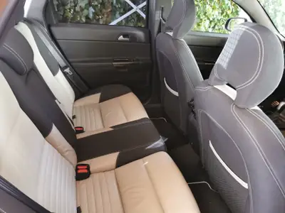 Volvo V50 T5 Summum R-Design AWD — Break dynamique, traction intégrale, 230 ch — Miniature 7