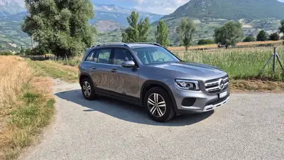 Mercedes-Benz GLB 250 Style 4matic — SUV compact polyvalent, première main avec 22'800 km — vista posteriore