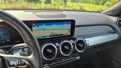 Mercedes-Benz GLB 250 Style 4matic — SUV compact polyvalent, première main avec 22'800 km — Miniatura 8