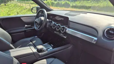 Mercedes-Benz GLB 250 Style 4matic — SUV compact polyvalent, première main avec 22'800 km — Miniatura 9