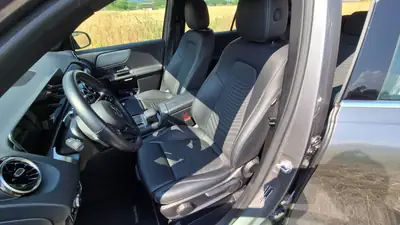 Mercedes-Benz GLB 250 Style 4matic — SUV compact polyvalent, première main avec 22'800 km — Miniatura 12