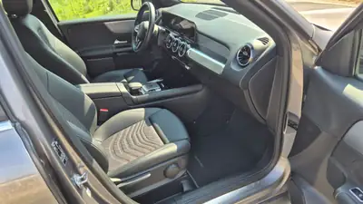 Mercedes-Benz GLB 250 Style 4matic — SUV compact polyvalent, première main avec 22'800 km — Miniatura 10
