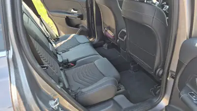 Mercedes-Benz GLB 250 Style 4matic — SUV compact polyvalent, première main avec 22'800 km — Miniatura 13