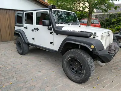 Jeep Wrangler 2.8 CRD Rubicon Unlimited — SUV 7 places robuste, diesel, 4x4 intégral — vue extérieure