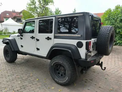 Jeep Wrangler 2.8 CRD Rubicon Unlimited — SUV 7 places robuste, diesel, 4x4 intégral — côté