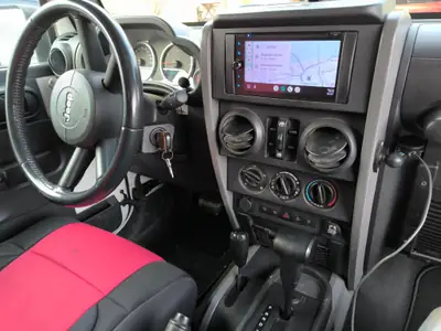 Jeep Wrangler 2.8 CRD Rubicon Unlimited — SUV 7 places robuste, diesel, 4x4 intégral — Miniature 11
