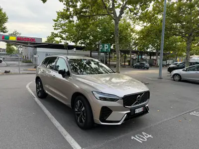 Volvo XC60 T6 eAWD Plug-in Hybrid — SUV premium écologique à faible kilométrage — vue extérieure
