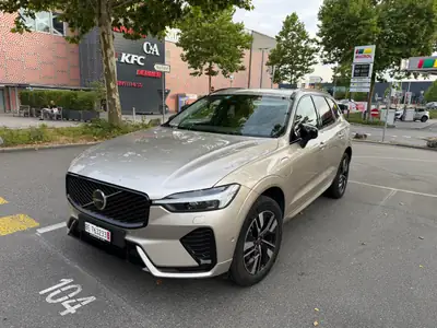 Volvo XC60 T6 eAWD Plug-in Hybrid — SUV premium écologique à faible kilométrage — côté
