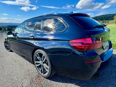 BMW M550d xDrive — Break sportif diesel, 381 ch et transmission intégrale — cruscotto