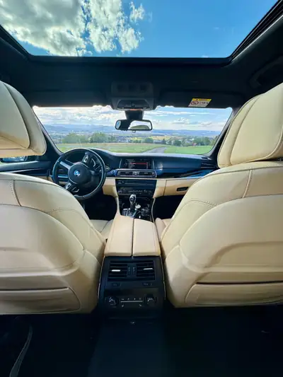 BMW M550d xDrive — Break sportif diesel, 381 ch et transmission intégrale — Miniatura 15