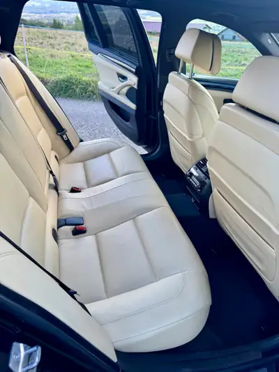 BMW M550d xDrive — Break sportif diesel, 381 ch et transmission intégrale — Miniatura 14