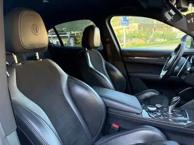 Alfa Romeo Stelvio 2.9 V6 Biturbo Quadrifoglio — 510 ch, sportivité italienne intégrale — intérieur