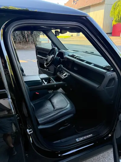 Land Rover Defender 2.0 P400e X-Dynamic HSE — Hybride rechargeable, 404 ch, kilométrage modéré — interni
