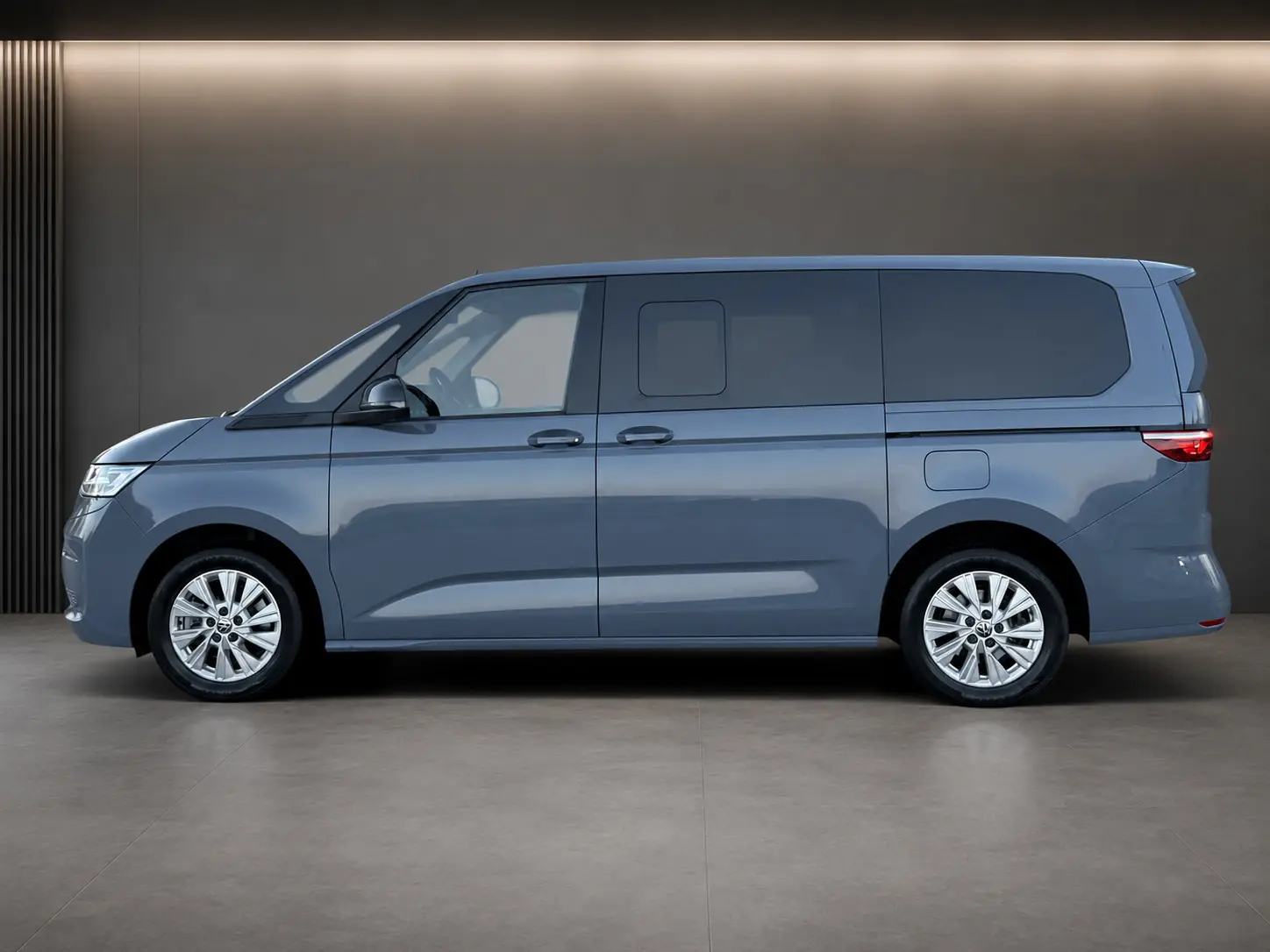 VW T7 Multivan 1.4 eHybrid Life — 7 places, hybride rechargeable, version longue — Außenansicht