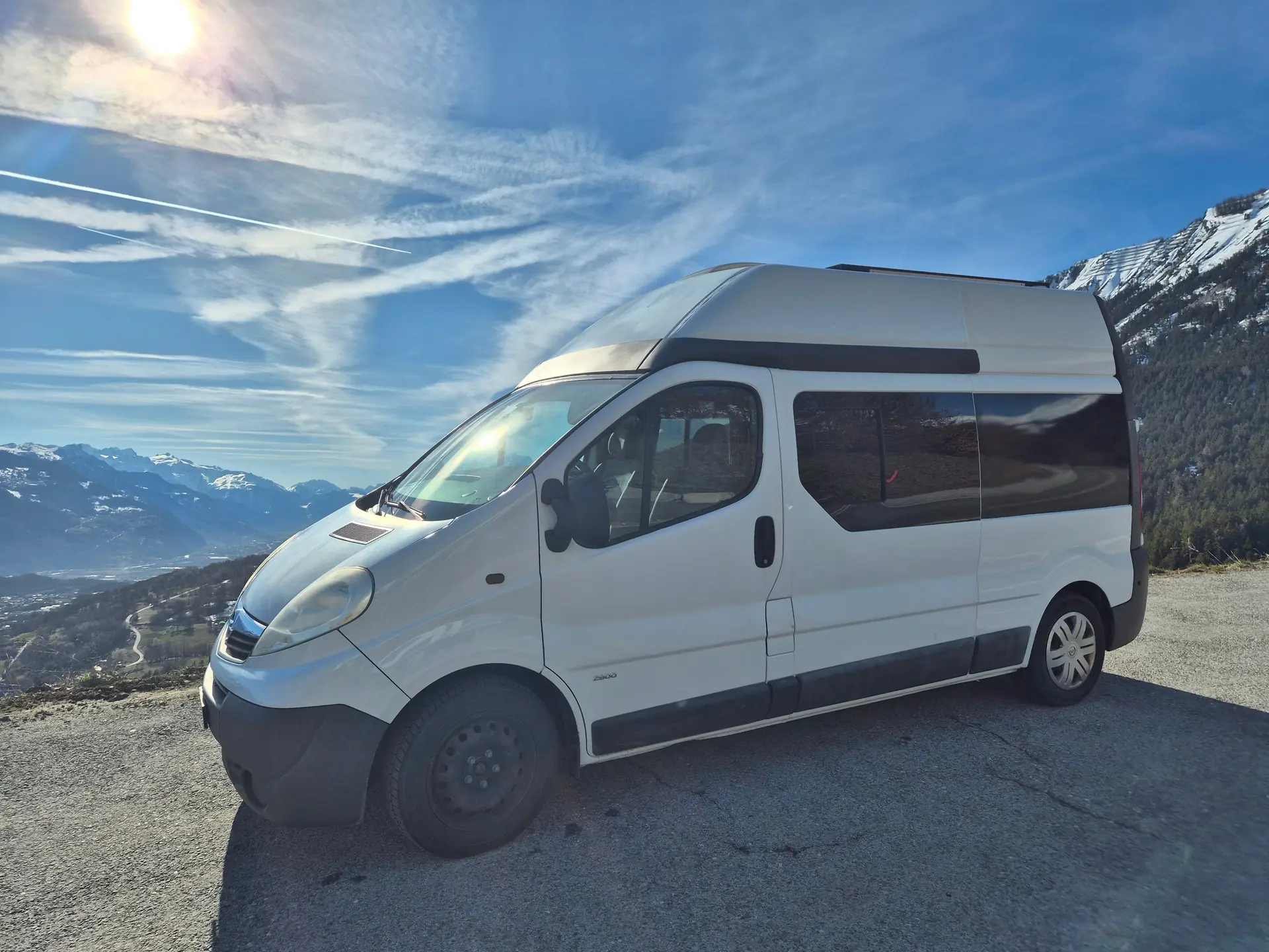 Opel Vivaro 2.5 CDTI 146 — Van aménagé robuste, sans sinistre, 187 000 km