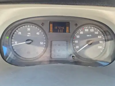 Opel Vivaro 2.5 CDTI 146 — Van aménagé robuste, sans sinistre, 187 000 km — Miniature 9