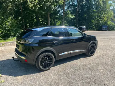 Peugeot 3008 1.2 PureTech Allure Pack — SUV élégant, 36'000 km seulement — side view