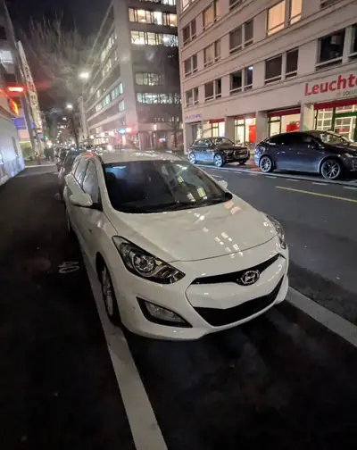 Hyundai i30 1.6 GDi Style — Break fiable, sans sinistre, consommation maîtrisée — vista esterna