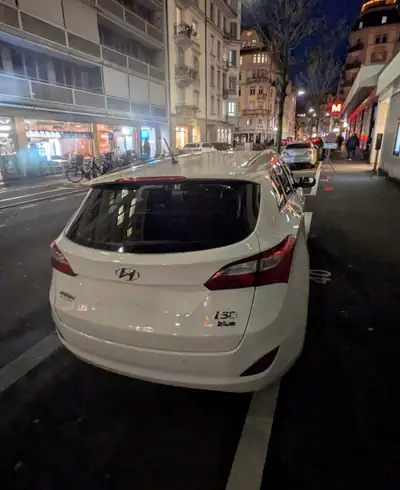 Hyundai i30 1.6 GDi Style — Break fiable, sans sinistre, consommation maîtrisée — fianco