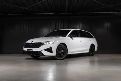 Skoda Octavia Combi RS 2.0 TSI — Break sportif haute performance, quasi neuf — vue extérieure