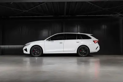 Skoda Octavia Combi RS 2.0 TSI — Break sportif haute performance, quasi neuf — arrière