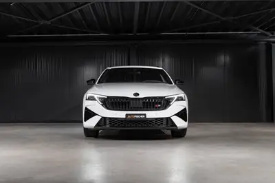 Skoda Octavia Combi RS 2.0 TSI — Break sportif haute performance, quasi neuf — intérieur