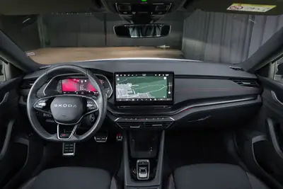 Skoda Octavia Combi RS 2.0 TSI — Break sportif haute performance, quasi neuf — Miniature 15