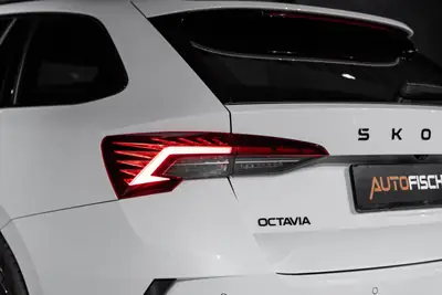 Skoda Octavia Combi RS 2.0 TSI — Break sportif haute performance, quasi neuf — Miniature 25