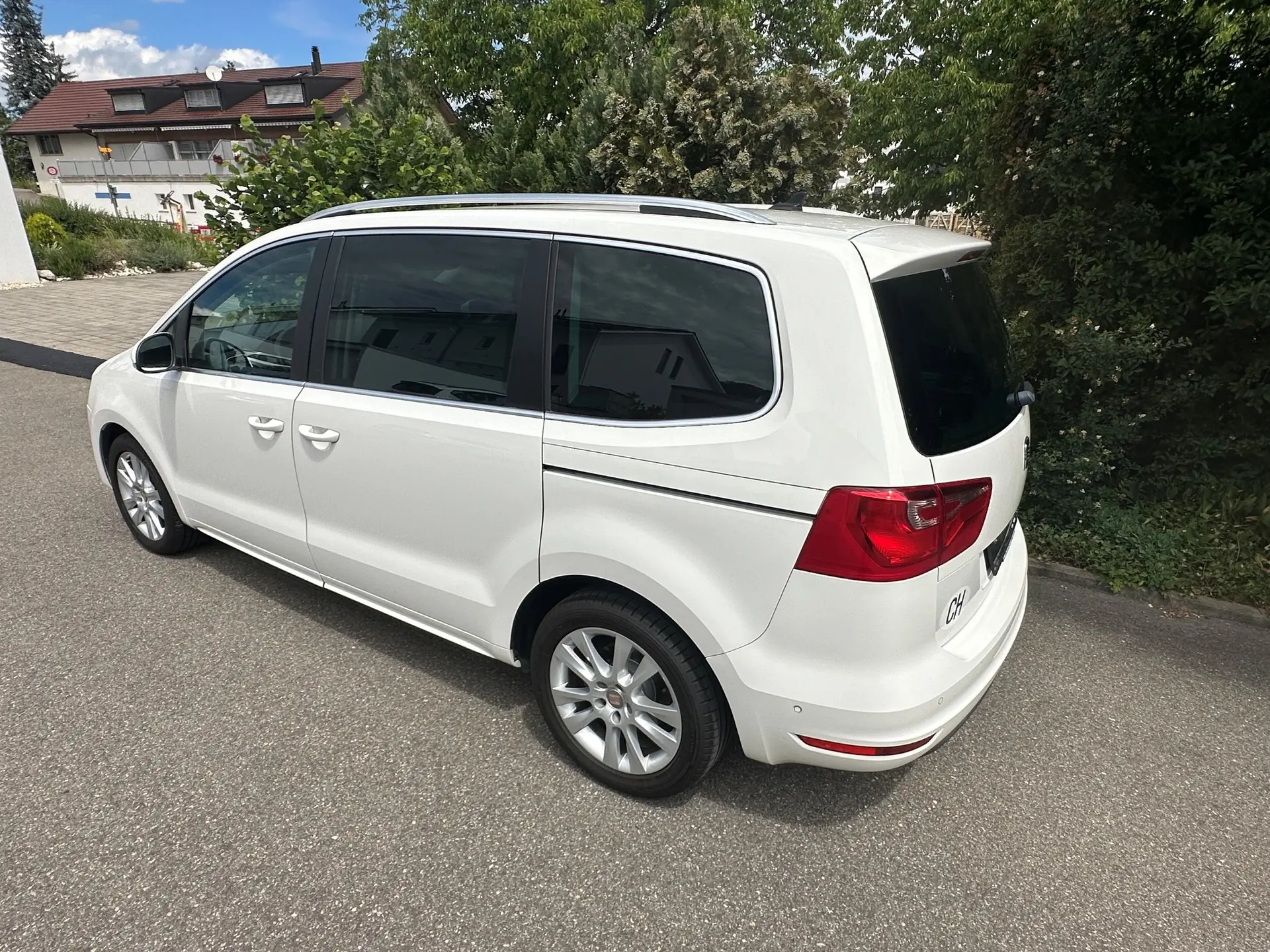 SEAT Alhambra 1.4 TSI — Le monospace familial spacieux aux portes coulissantes pratiques