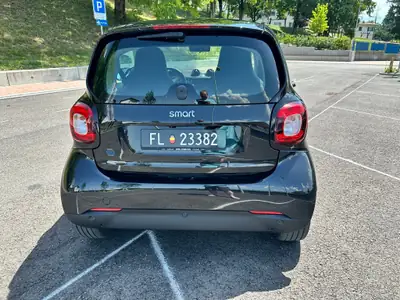 Smart Fortwo EQ 2023 — Citadine électrique compacte, 6300 km seulement — vista posteriore
