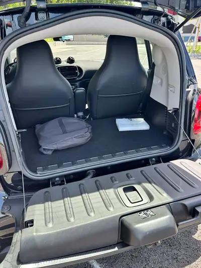 Smart Fortwo EQ 2023 — Citadine électrique compacte, 6300 km seulement — interni