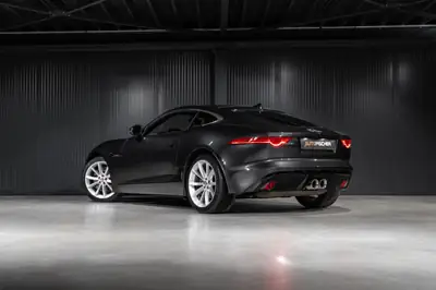 Jaguar F-Type Coupé 3.0 V6 S/C — Sportive britannique affûtée, 59 950 km seulement — fianco