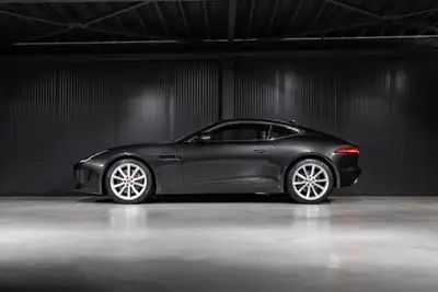 Jaguar F-Type Coupé 3.0 V6 S/C — Sportive britannique affûtée, 59 950 km seulement — vista posteriore